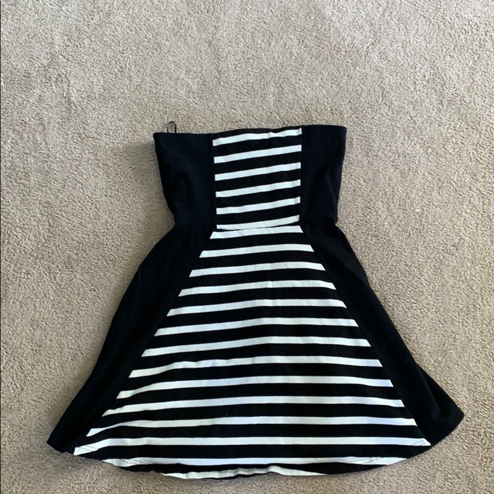 Black And white strapless dress